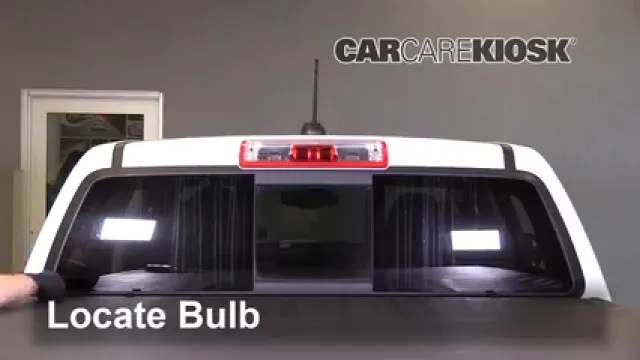 2017 GMC Canyon SLE 2.8L 4 Cyl. Turbo Diesel Crew Cab Pickup Lights Center Brake Light (replace bulb)
